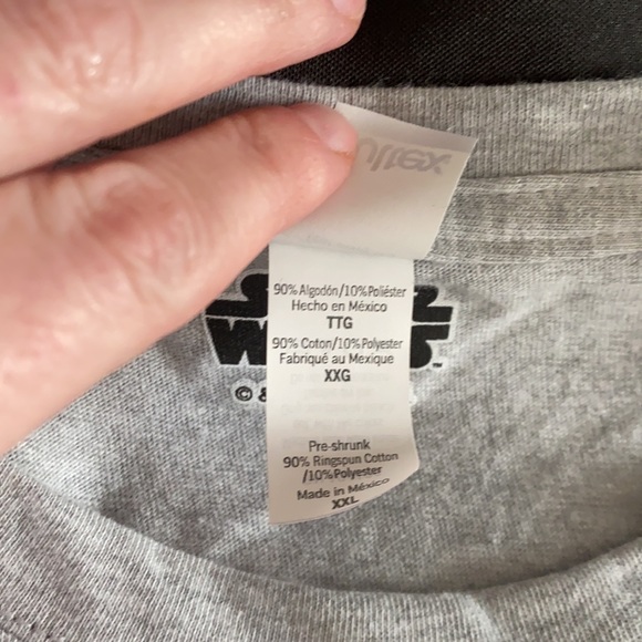 Hot Topic The Child Baby Yoda Short Sleeve T-shirt - Picture 4 of 9